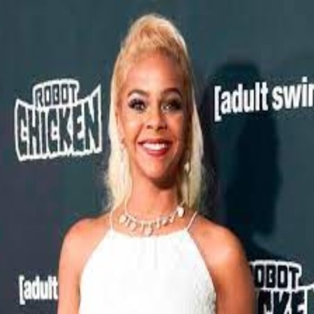 Lark Voorhies was wearing white t-shirt and also white necklace.